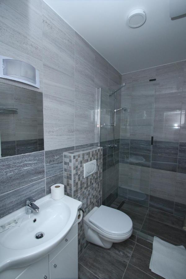 Hotel Aqua Komárom Esterno foto
